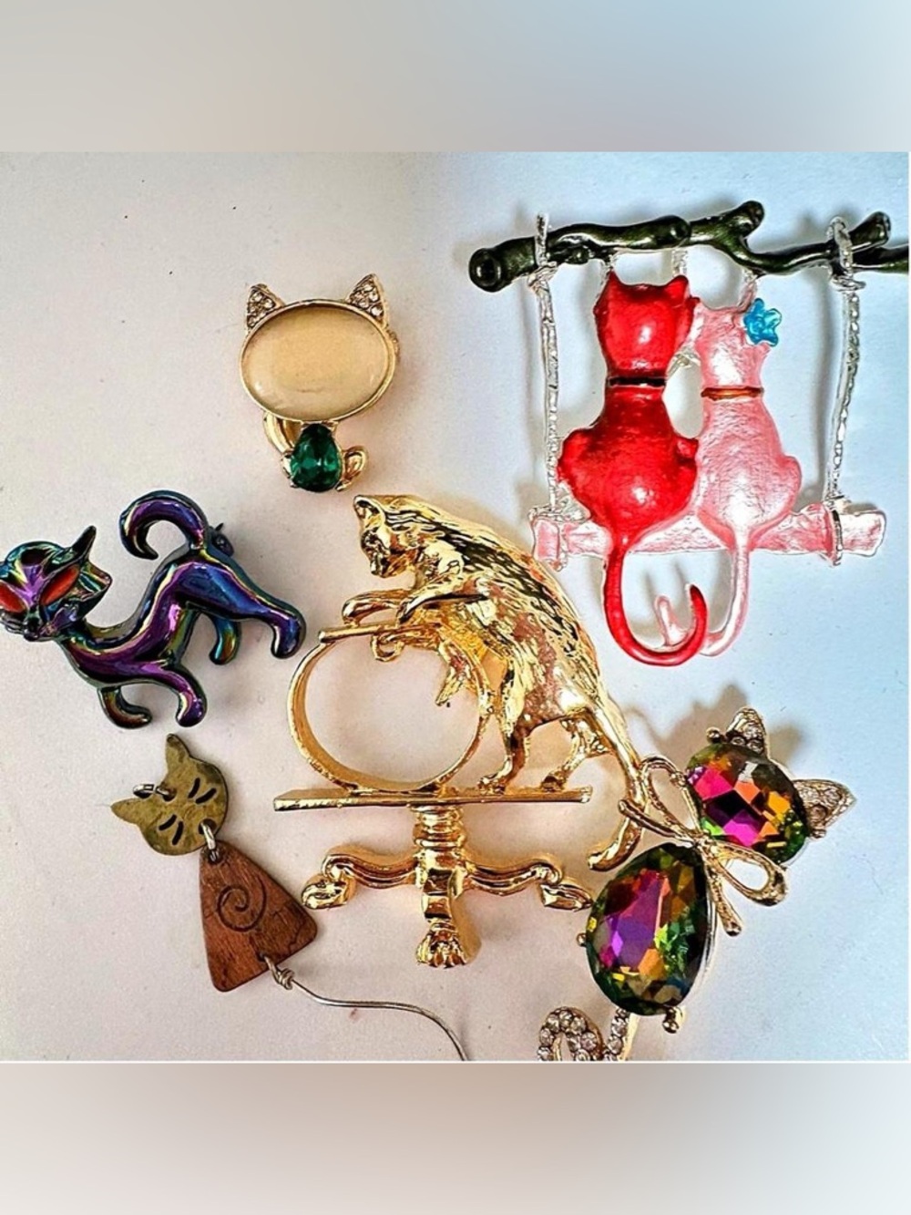 Cat lover Bundle of Vintage inspired and one vintage cat brooches and pendant